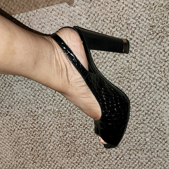 TORY BURCH REAL LEATHERCROC EMBOSSED PEEP TOE SLING BACKS SIZE 8.5 EUC